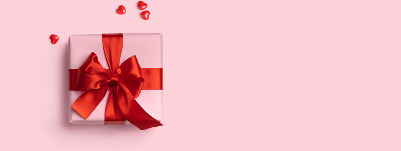 Pink,Gift,Box,With,Red,Bow,On,Pink,Background,With